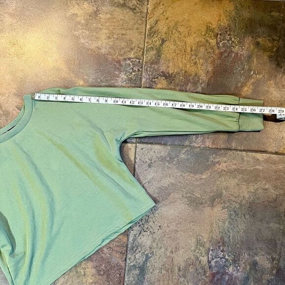 Zesica Women’s Green Cropped Sweatshirt Medium - Picture 4 of 9